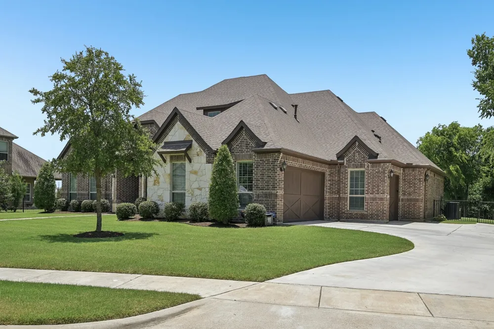204 Falcon Point Drive Heath, TX 75032