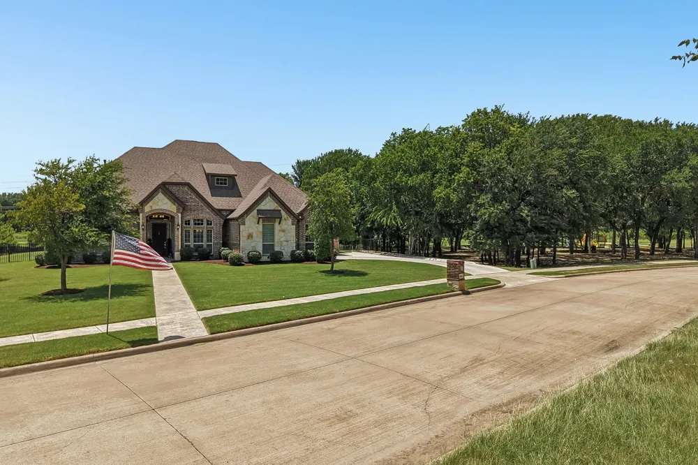 204 Falcon Point Drive Heath, TX 75032
