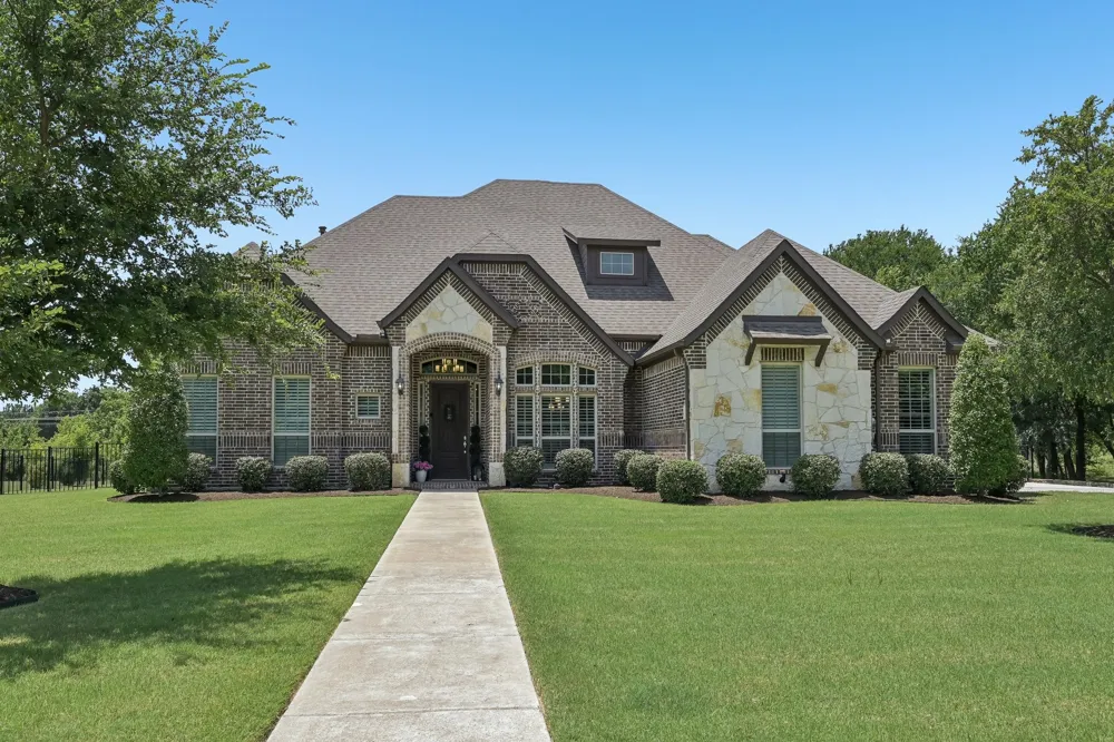 204 Falcon Point Drive Heath, TX 75032