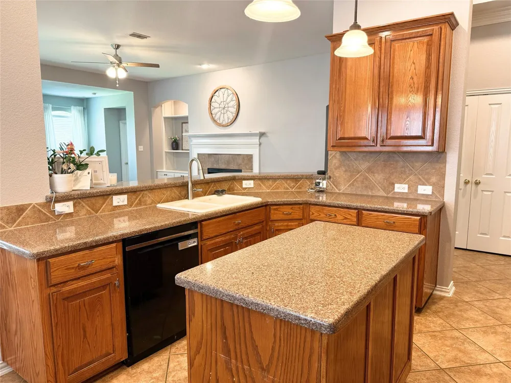 6852 Seacoast Drive Grand Prairie, TX 75054