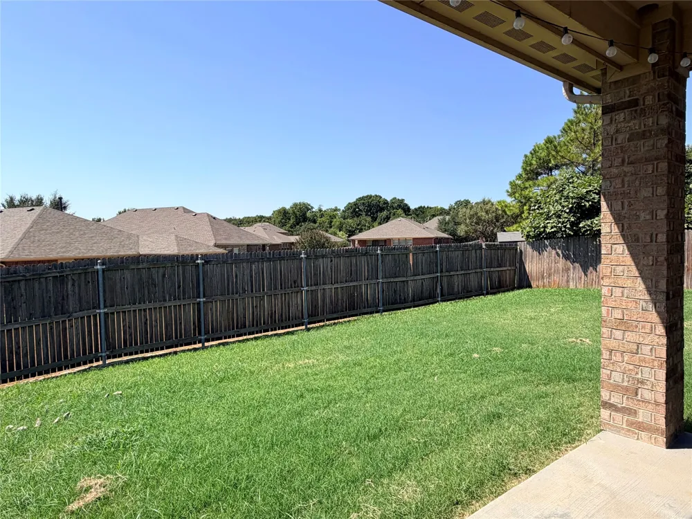 9251 Water Oak Drive Arlington, TX 76002