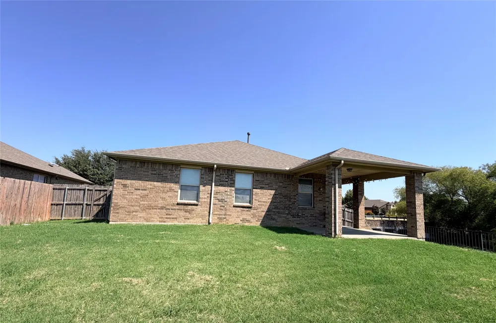 9251 Water Oak Drive Arlington, TX 76002