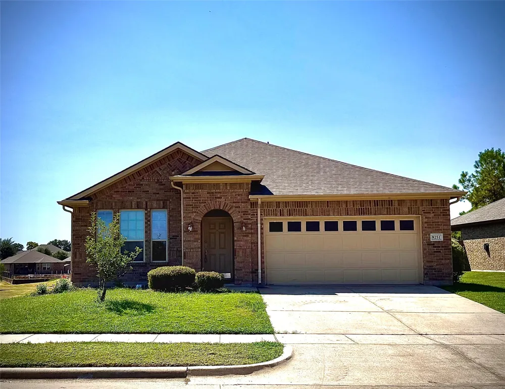 9251 Water Oak Drive Arlington, TX 76002