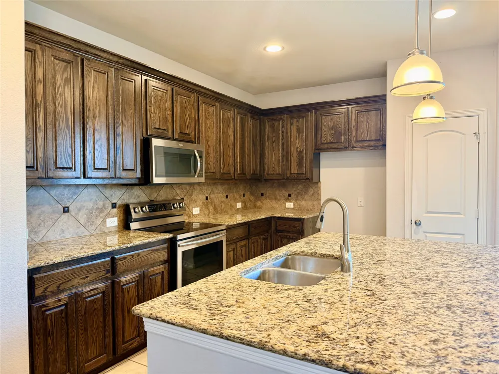 9251 Water Oak Drive Arlington, TX 76002