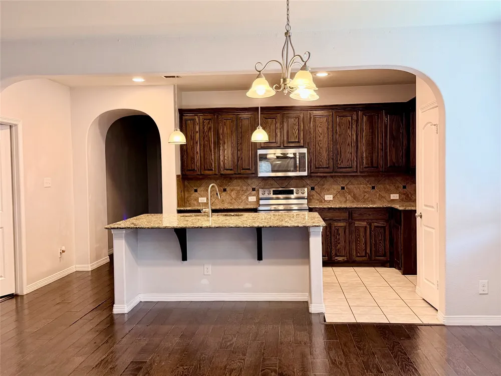 9251 Water Oak Drive Arlington, TX 76002