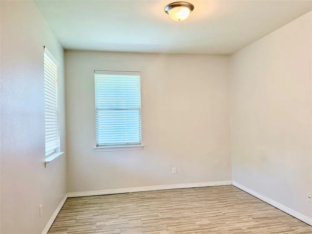 9251 Water Oak Drive Arlington, TX 76002