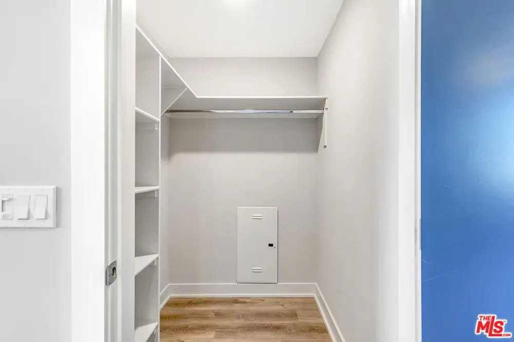 11050 Hartsook #306 North Hollywood, CA 91601