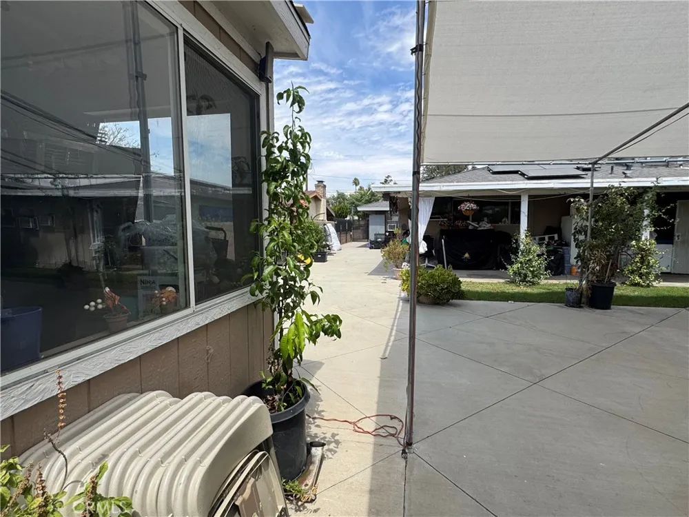 16435 Upland Avenue Fontana, CA 92335
