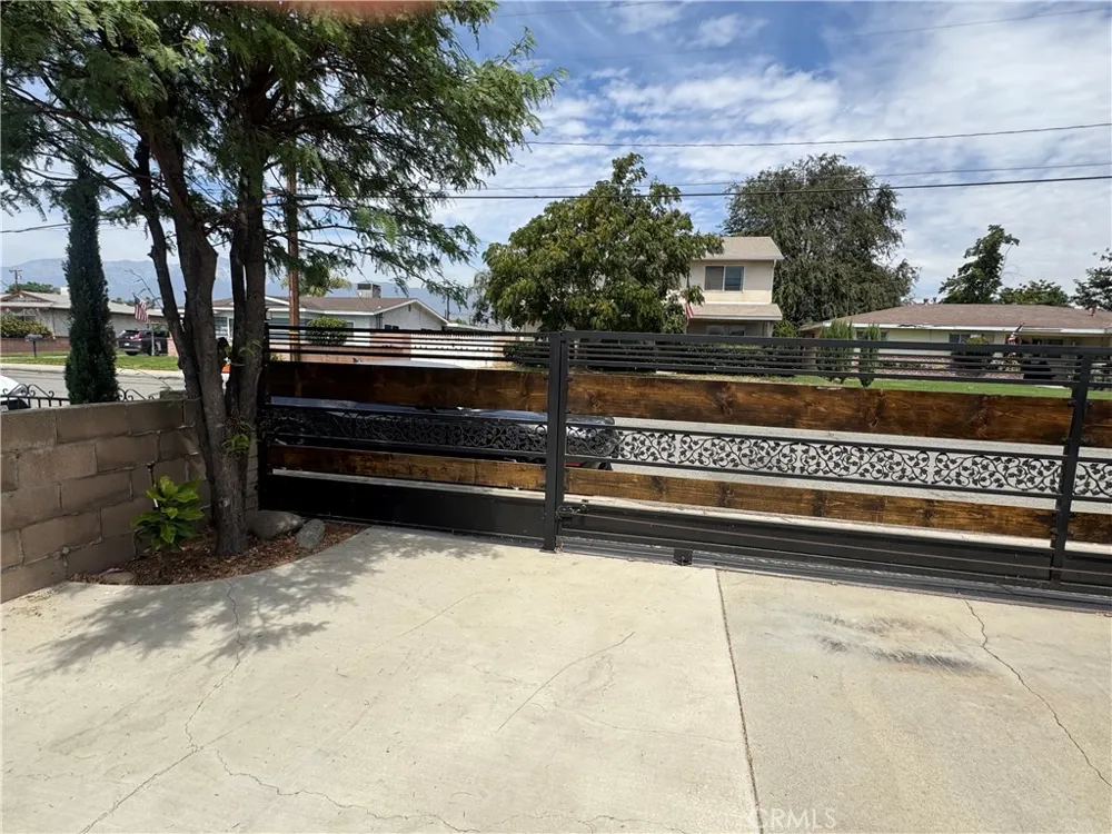 16435 Upland Avenue Fontana, CA 92335