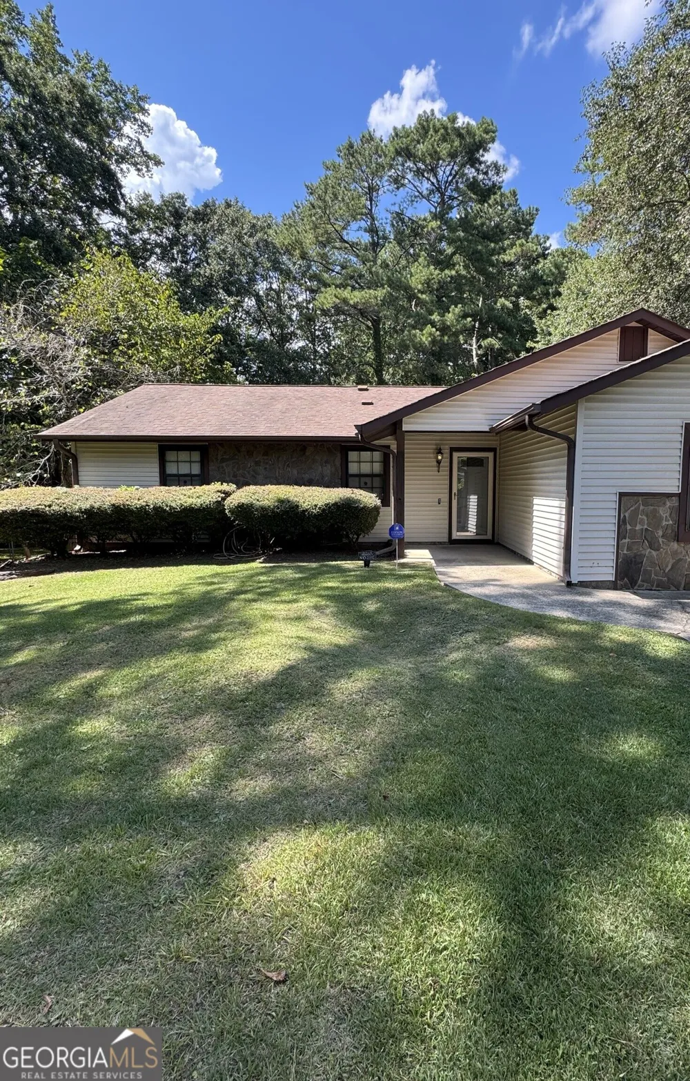 9323 Forest Knoll DR Jonesboro, GA 30238