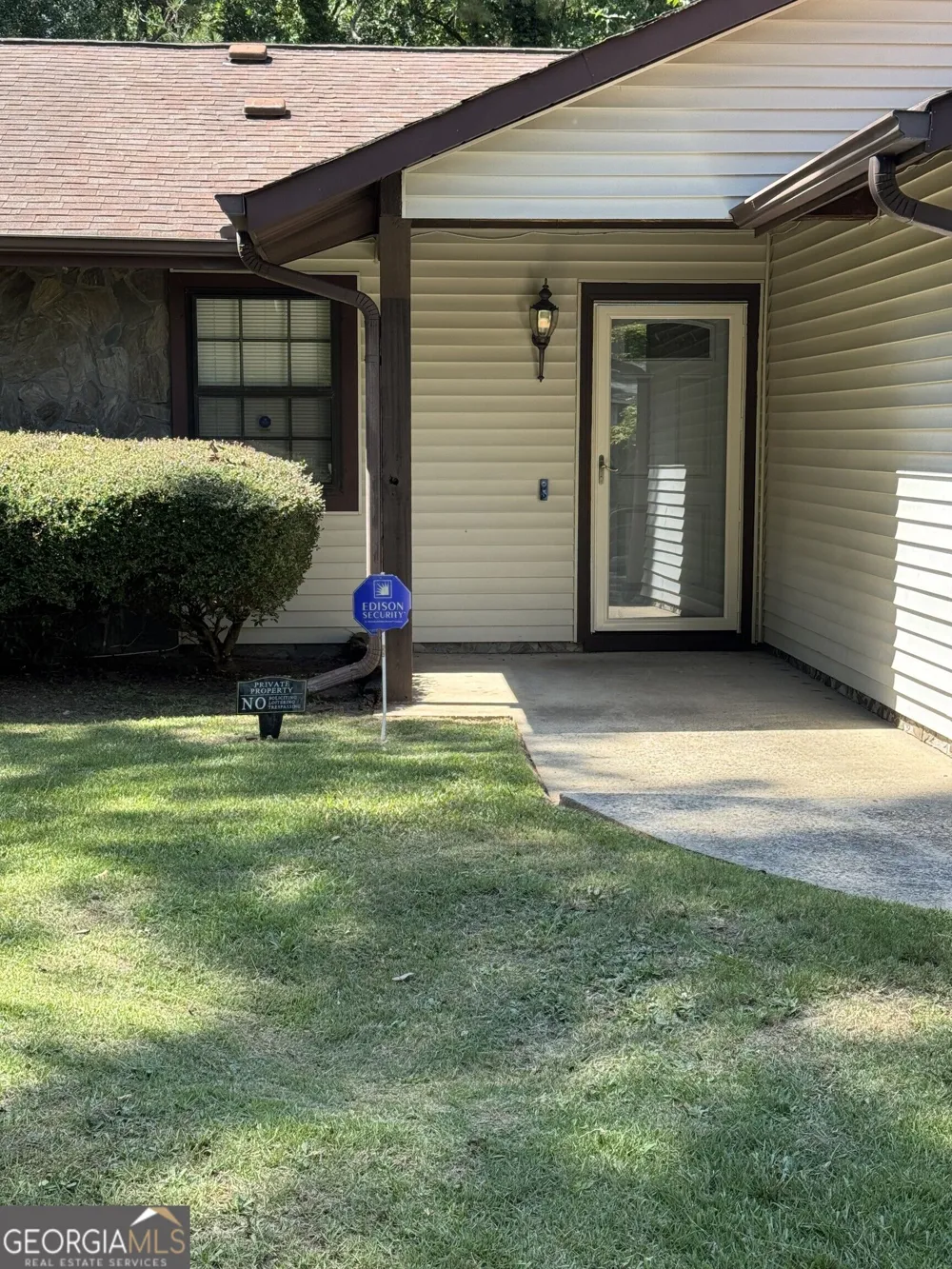 9323 Forest Knoll DR Jonesboro, GA 30238
