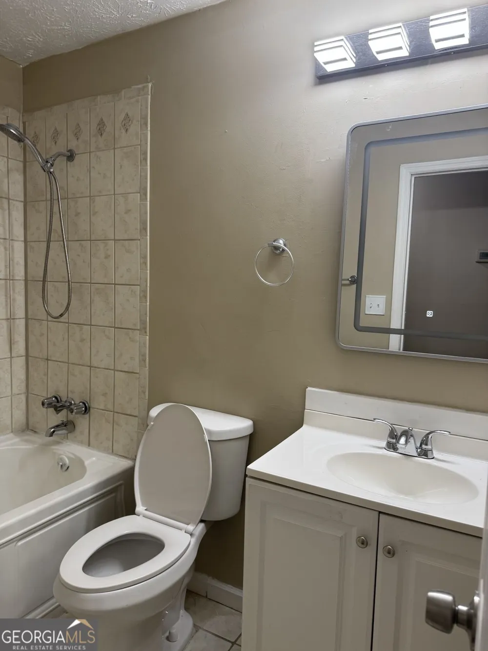 9323 Forest Knoll DR Jonesboro, GA 30238