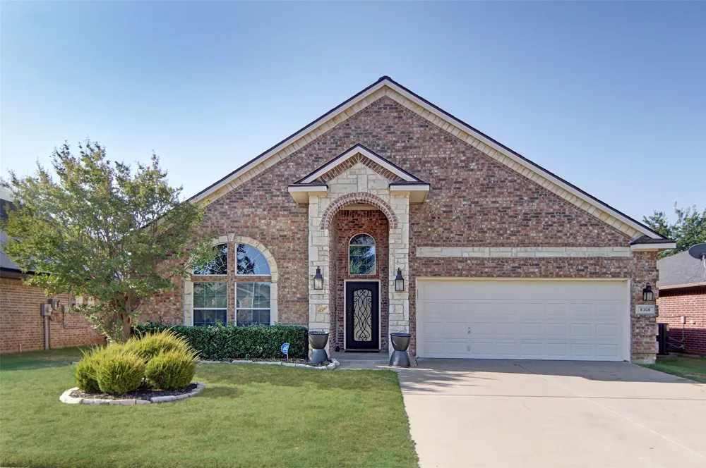 8308 Fall Crest Drive Fort Worth, TX 76053