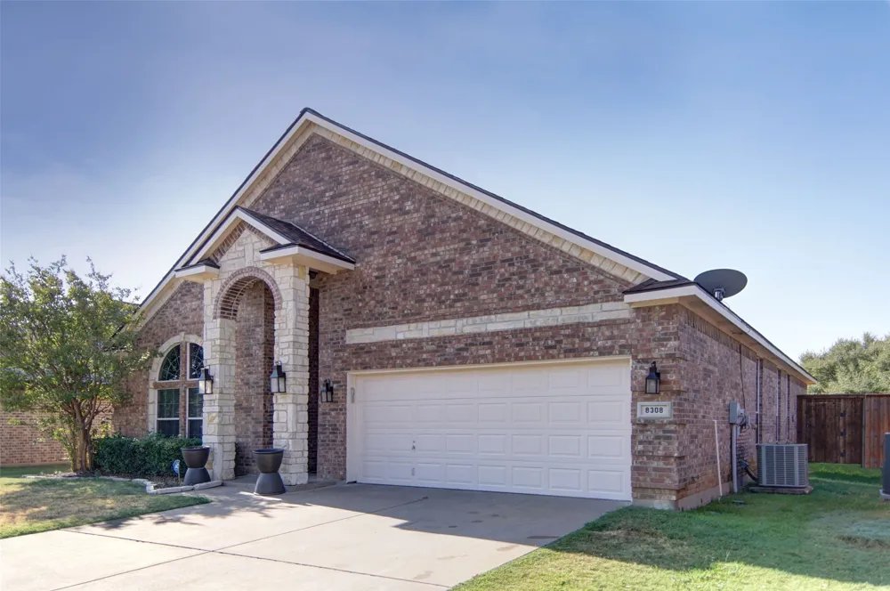 8308 Fall Crest Drive Fort Worth, TX 76053