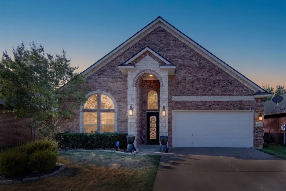 8308 Fall Crest Drive Fort Worth, TX 76053