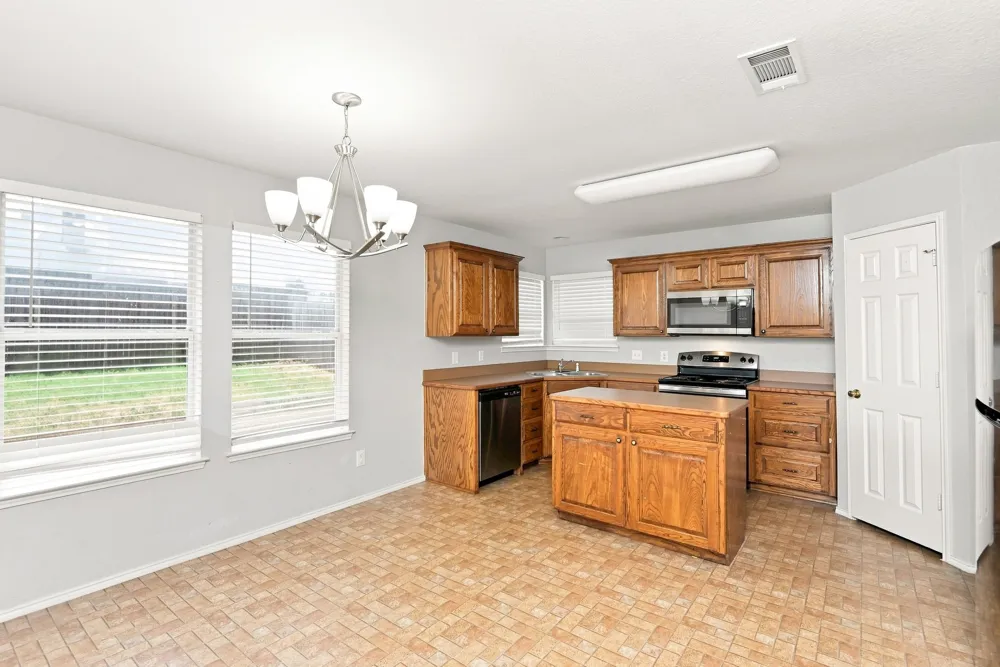 437 Nutmeg Burleson, TX 76028