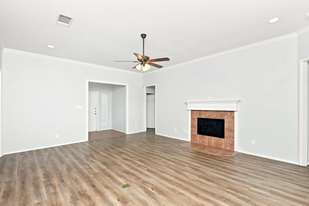437 Nutmeg Burleson, TX 76028