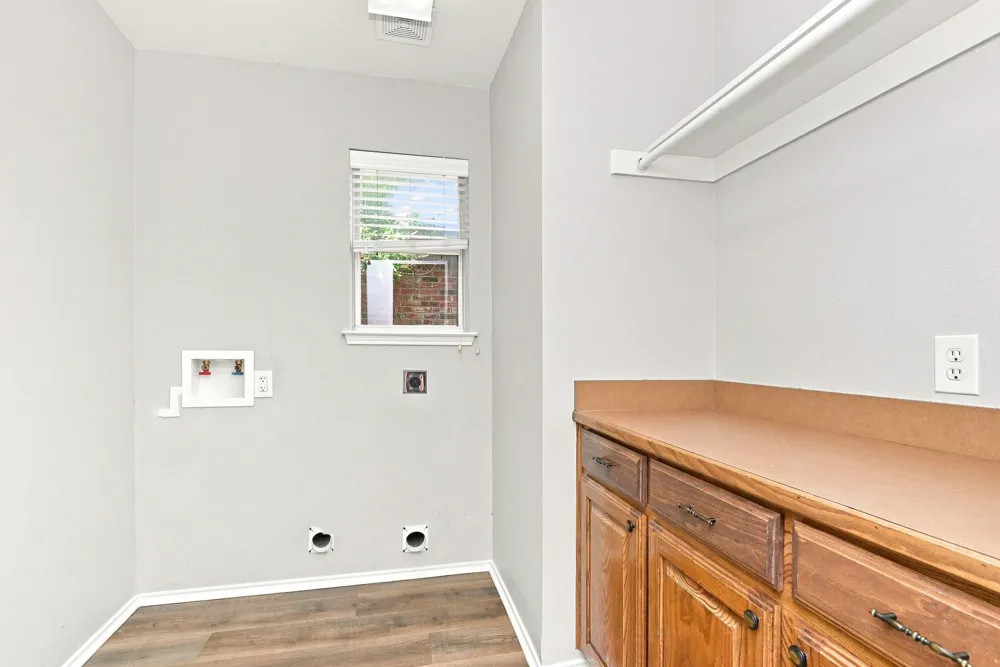 437 Nutmeg Burleson, TX 76028