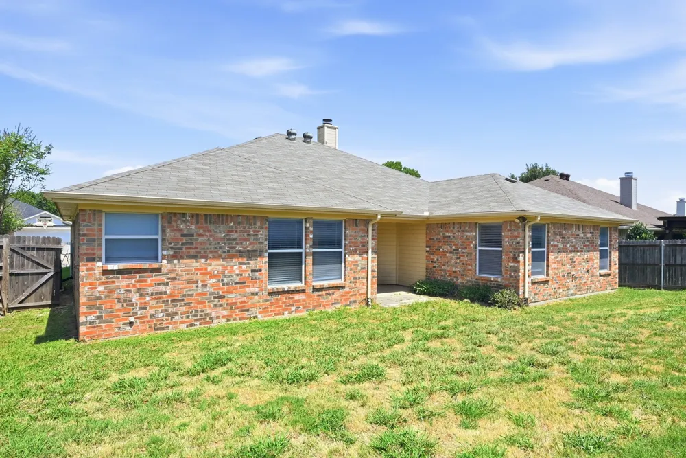 437 Nutmeg Burleson, TX 76028