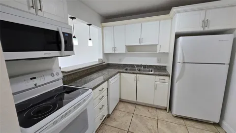15205 NE 6TH AVENUE #D206