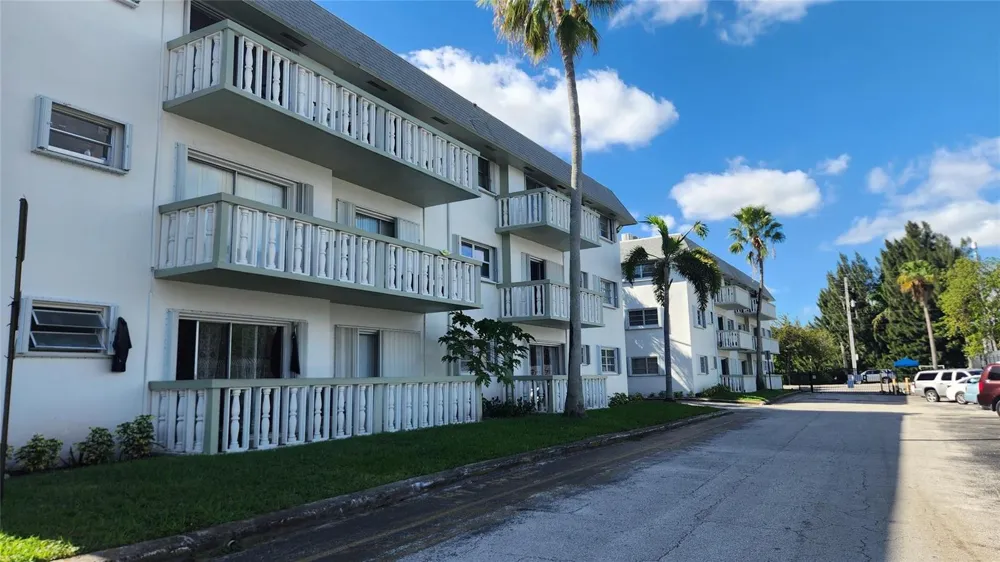 15205 NE 6TH AVENUE #D206 Miami, FL 33162