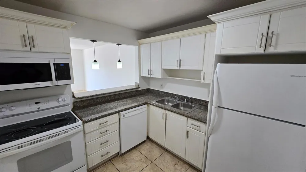 15205 NE 6TH AVENUE #D206 Miami, FL 33162