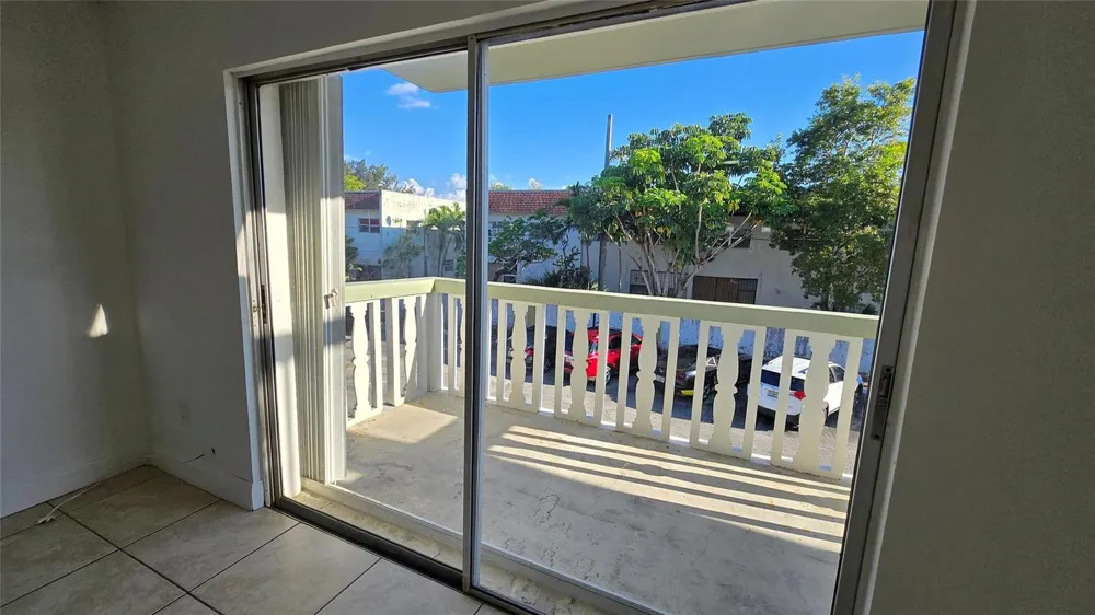 15205 NE 6TH AVENUE #D206 Miami, FL 33162