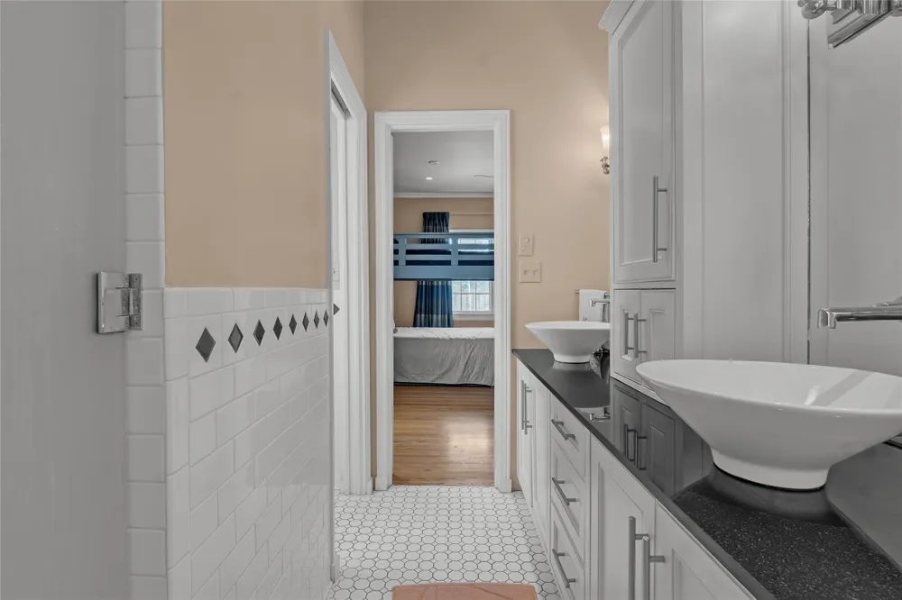 2106 S Saint Louis Avenue Tulsa, OK 74114