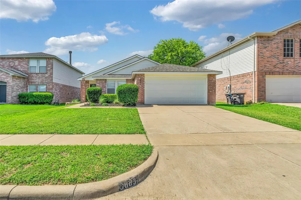 3883 Fox Run Drive Fort Worth, TX 76123