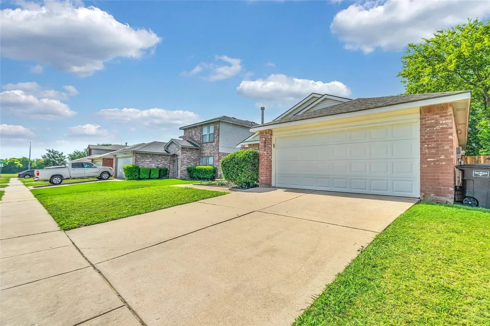 3883 Fox Run Drive Fort Worth, TX 76123