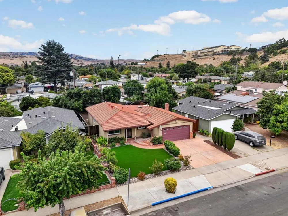 4034 Ezie Street San Jose, CA 95111