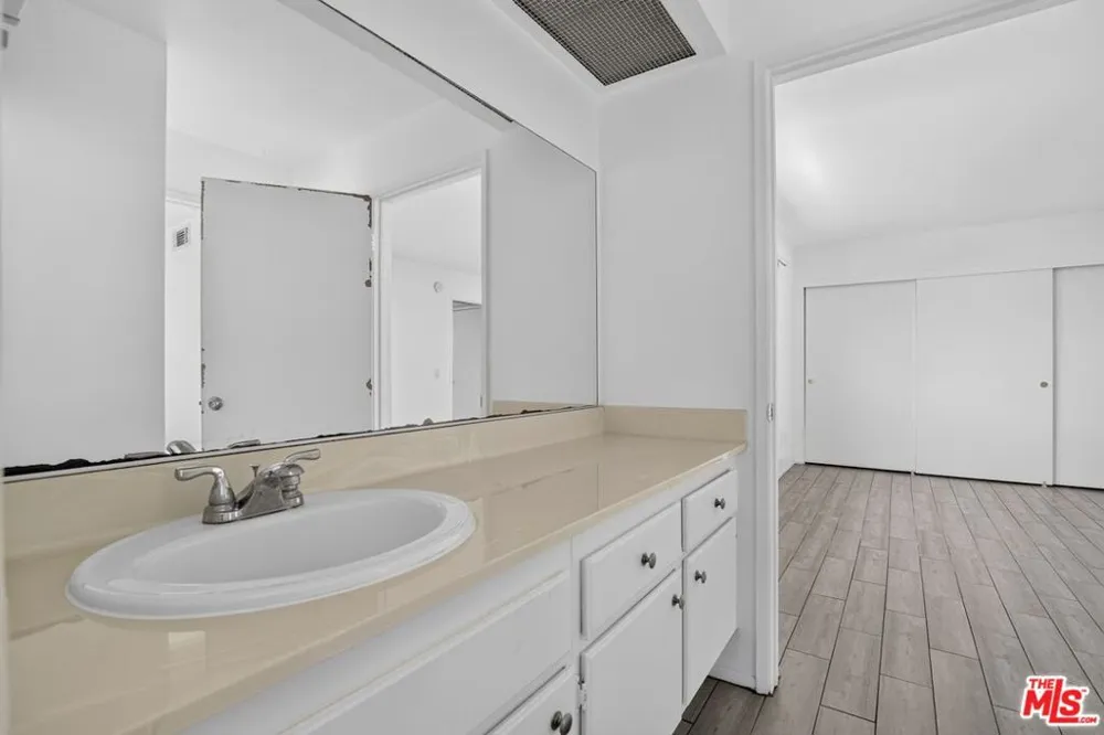 1931 Malcolm Avenue #204 Los Angeles, CA 90025