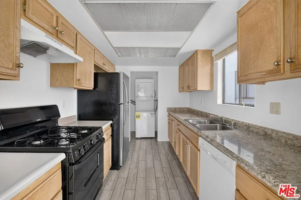 1931 Malcolm Avenue #204 Los Angeles, CA 90025