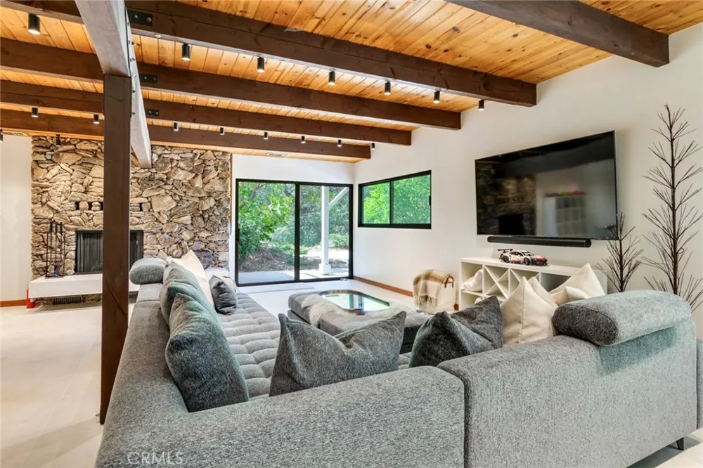 39155 Harris Oak Glen, CA 92399