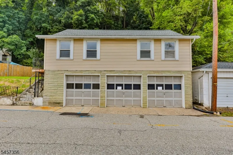 12 Limekiln Rd Phillipsburg Town, NJ 08865