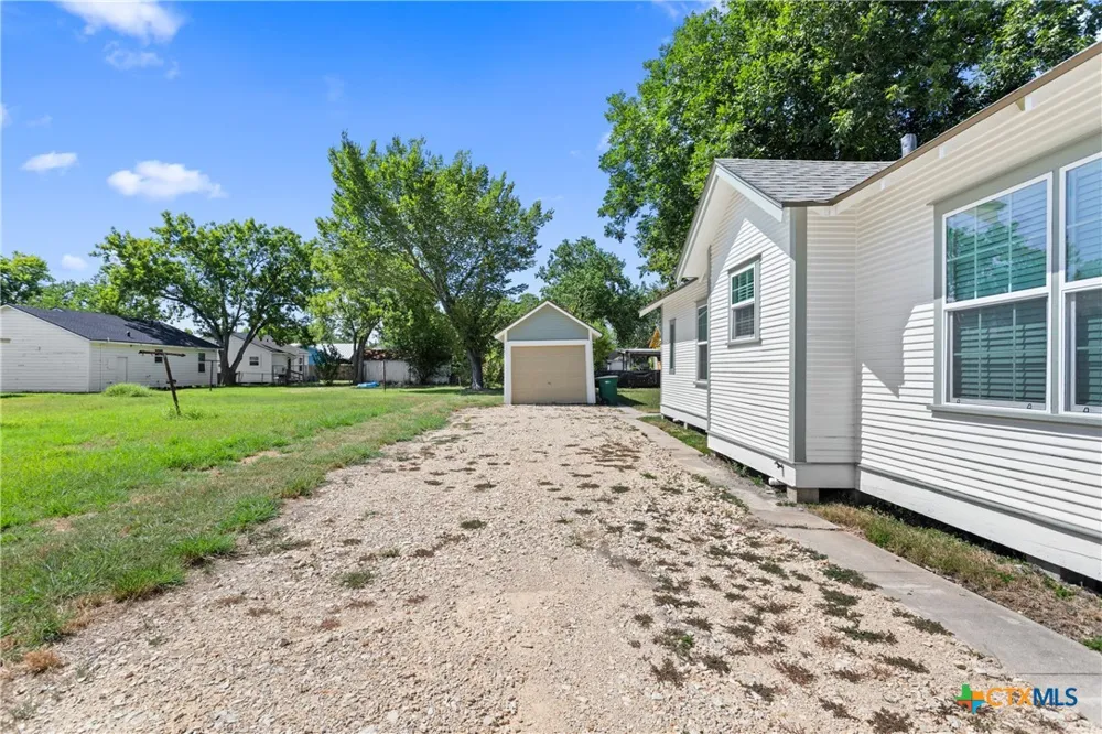 1903 E North Street Victoria, TX 77901