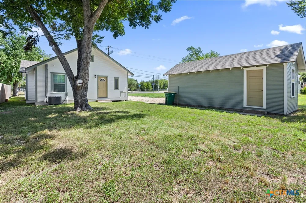 1903 E North Street Victoria, TX 77901
