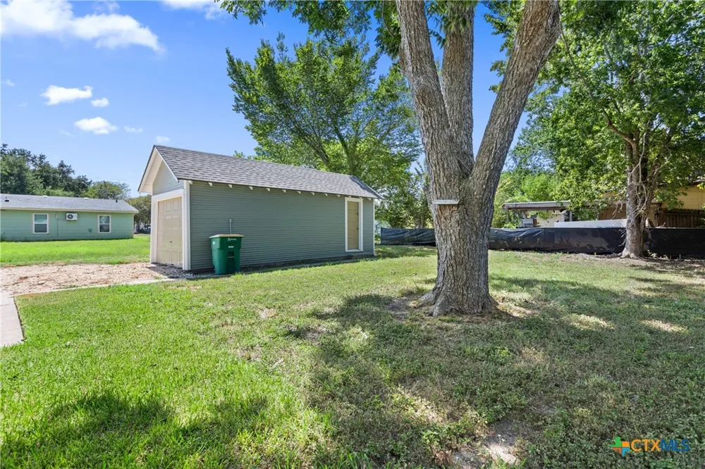 1903 E North Street Victoria, TX 77901