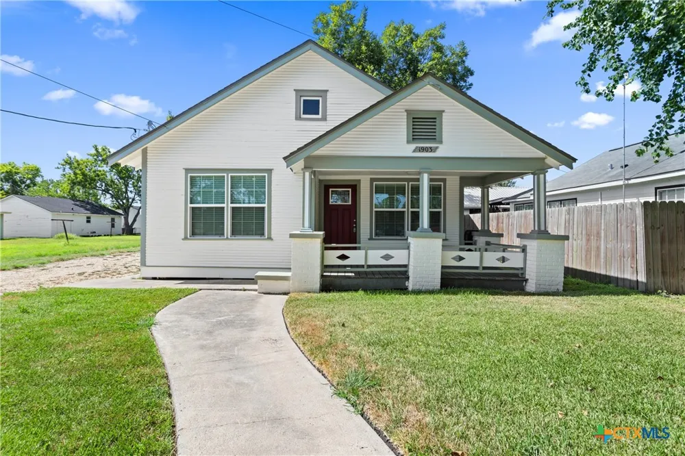 1903 E North Street Victoria, TX 77901