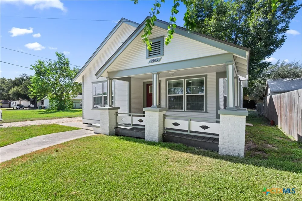 1903 E North Street Victoria, TX 77901