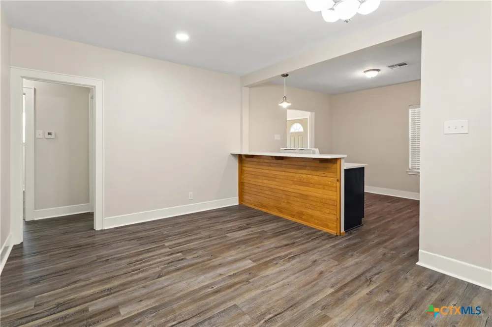 1903 E North Street Victoria, TX 77901