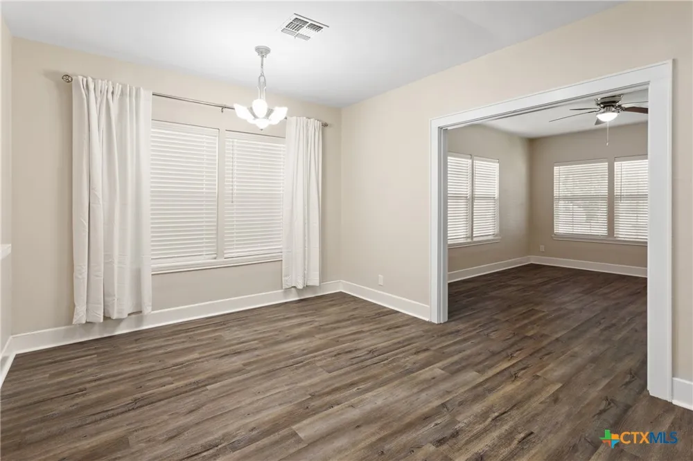 1903 E North Street Victoria, TX 77901