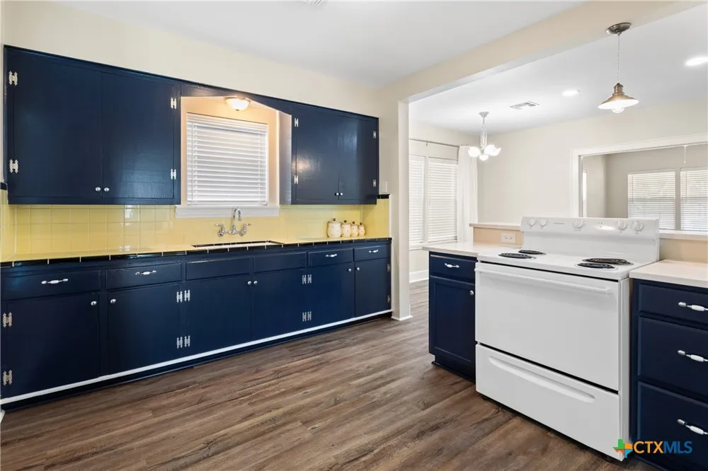 1903 E North Street Victoria, TX 77901