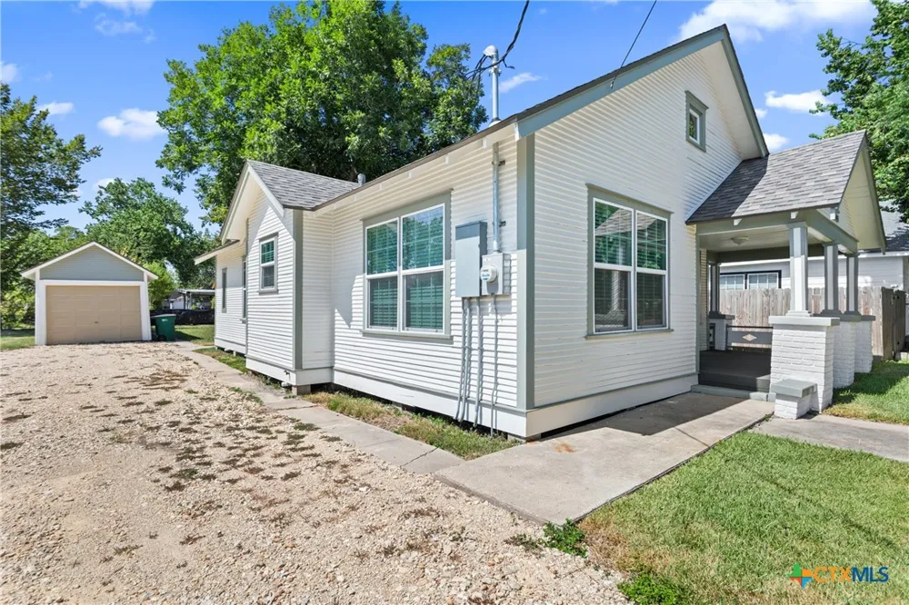 1903 E North Street Victoria, TX 77901