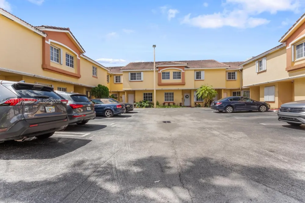 8210 NW 10th St #4 Miami, FL 33126