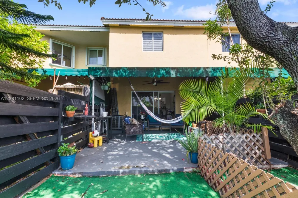 8210 NW 10th St #4 Miami, FL 33126