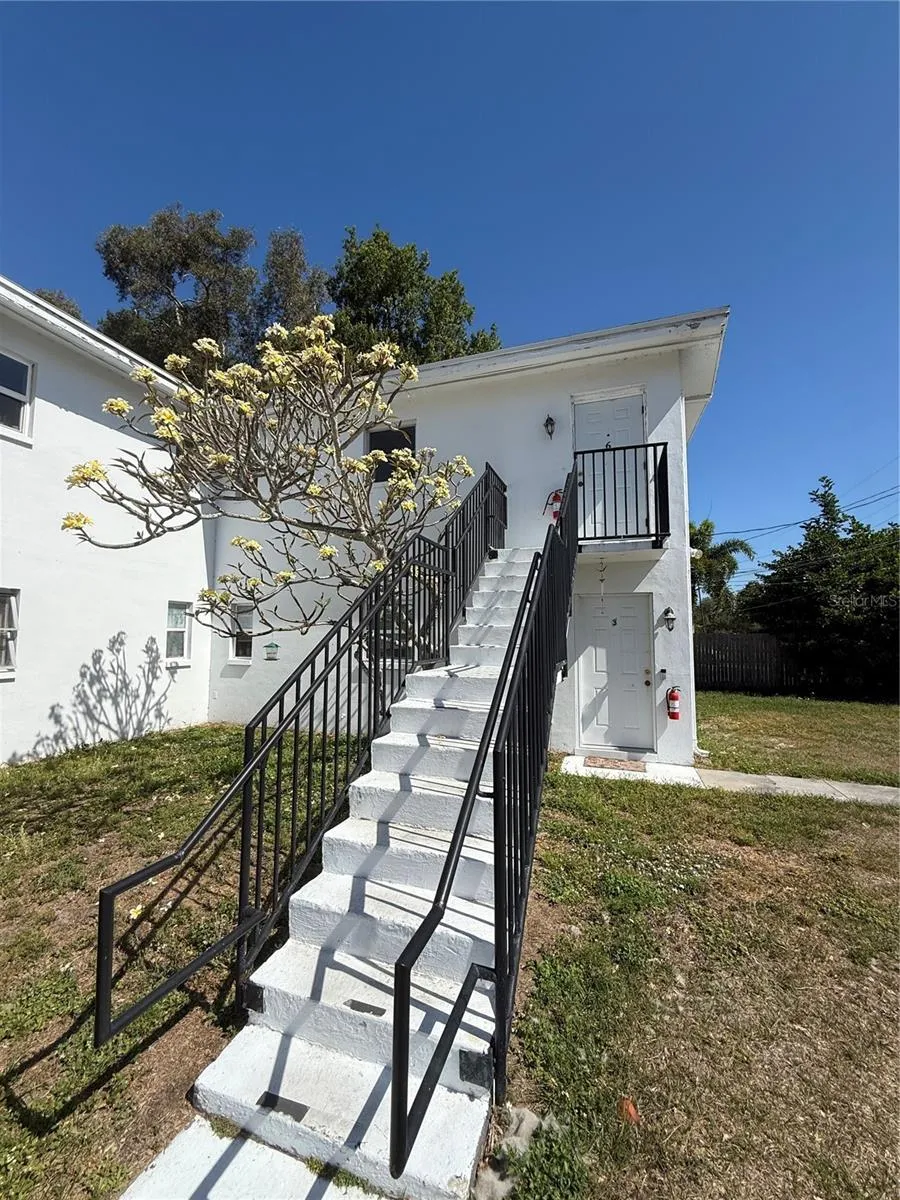 698 UNION STREET Dunedin, FL 34698