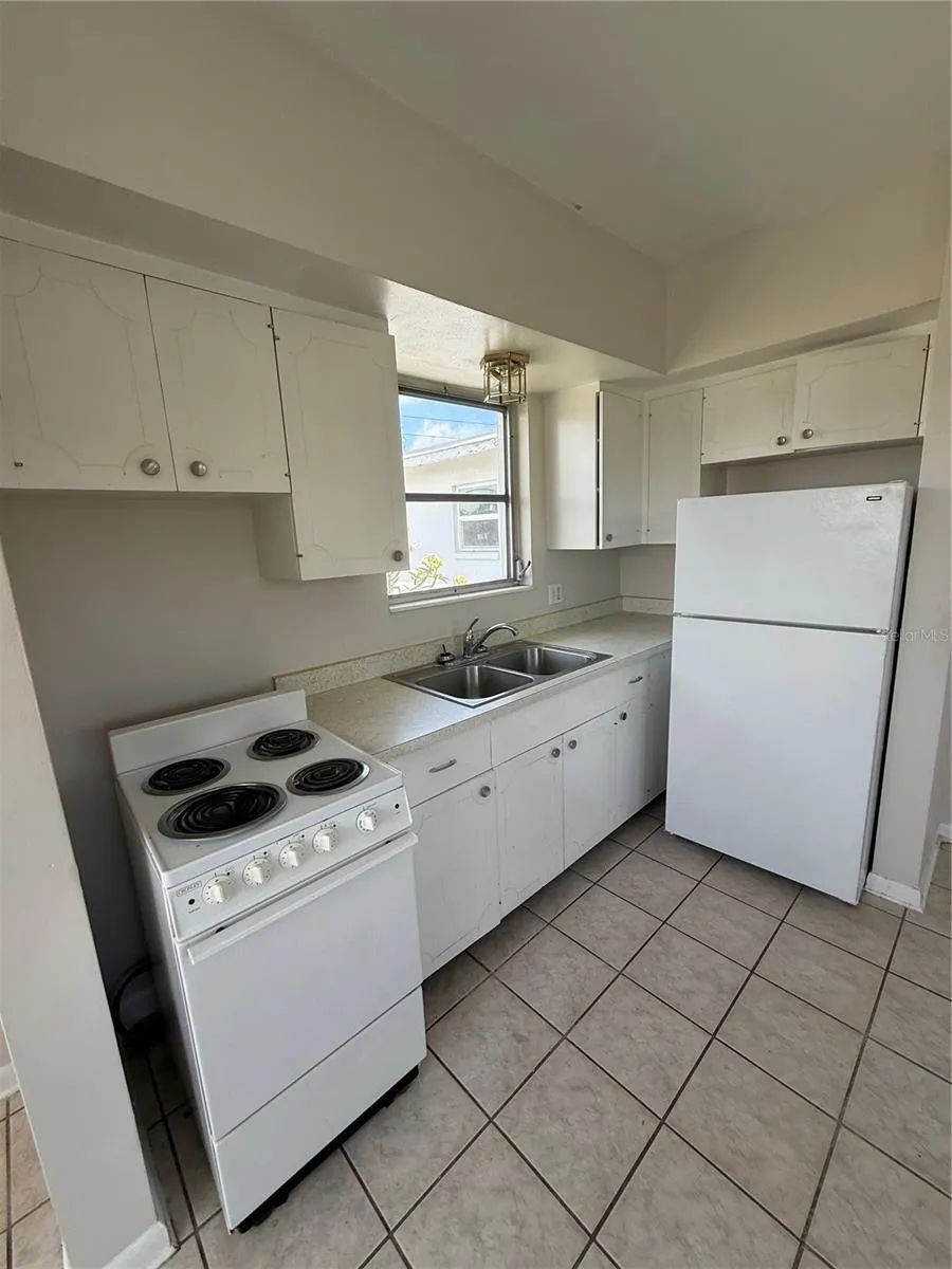 698 UNION STREET Dunedin, FL 34698