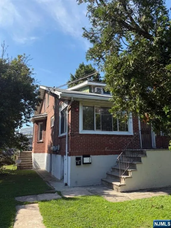17 Hamilton Avenue Fairview, NJ 07022
