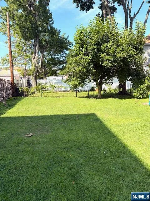 17 Hamilton Avenue Fairview, NJ 07022